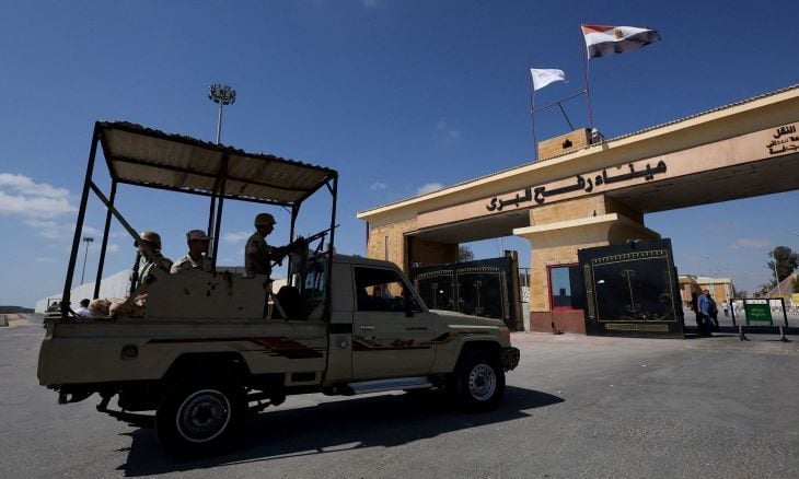 مصر ترد على نتنياهو: لن نكون بوابة لتهجير الفلسطينيين ولن نغير هذا الموقف 