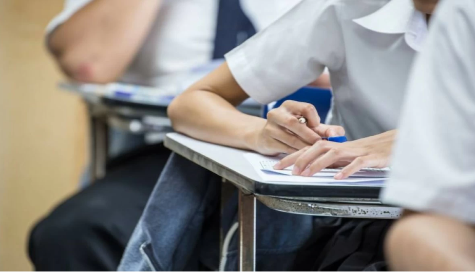 نحو 210 آلاف طالب يتقدمون لامتحان التوجيهي الخميس