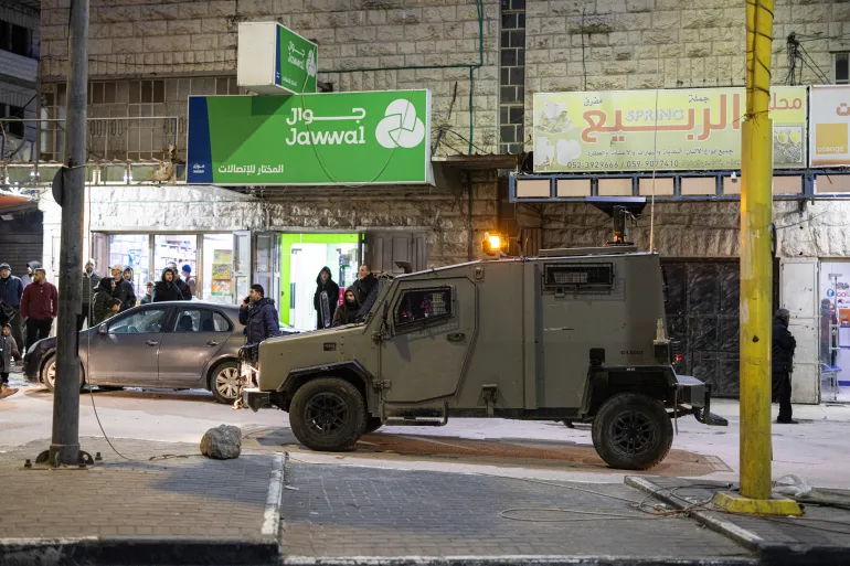 اقتحامات متواصلة للاحتلال شمال رام الله واعتقالات قرب القدس