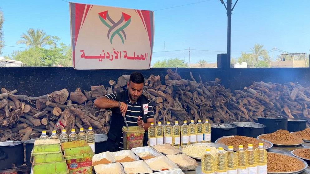 مطبخ الحملة الأردنية يواصل تقديم الوجبات في غزة رغم إغلاق المعابر