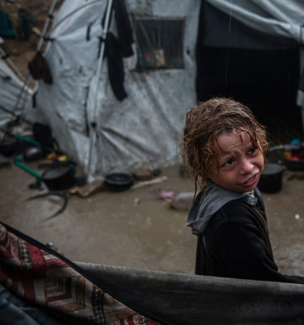 "أوتشا" يحذر من تزايد مخاطر انتشار الأمراض في مخيمات النزوح بقطاع غزة