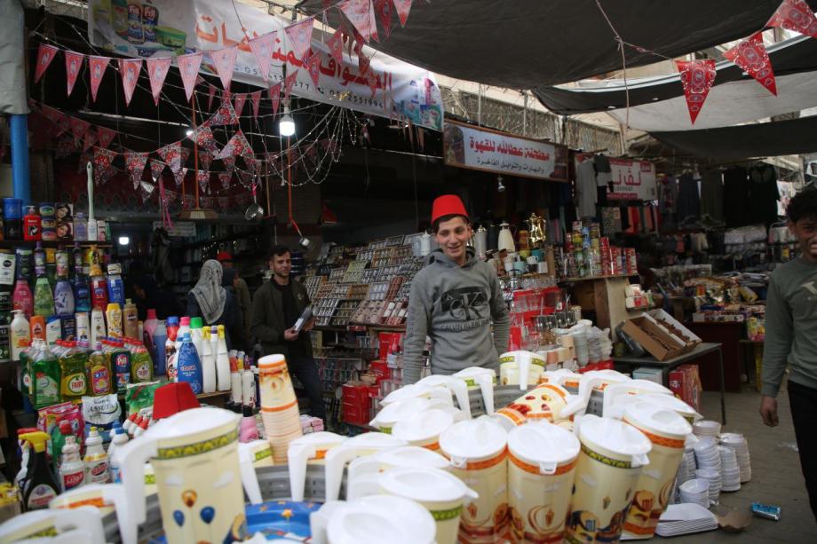 سوق الصحابة في غزة يعلّق زينته على خجل… والناس تكتفي بالفرجة  