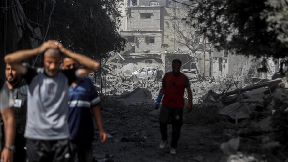 الدفاع المدني في غزة: مئات الضحايا ما زالوا تحت أنقاض المنازل المدمرة 