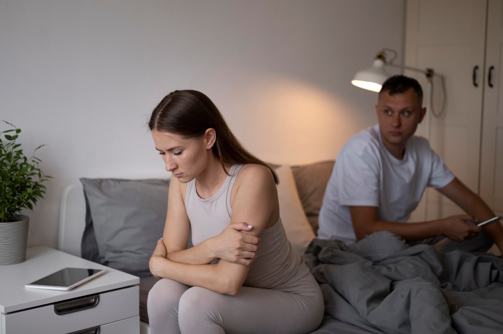 كيف تحمين زواجك من التدخلات العائلية الصامتة؟