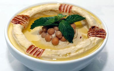 ربع دينار في يد طفل ..  هل تكشف طلبات الصغار حجم الضيق الذي تعيشه بعض الأسر؟