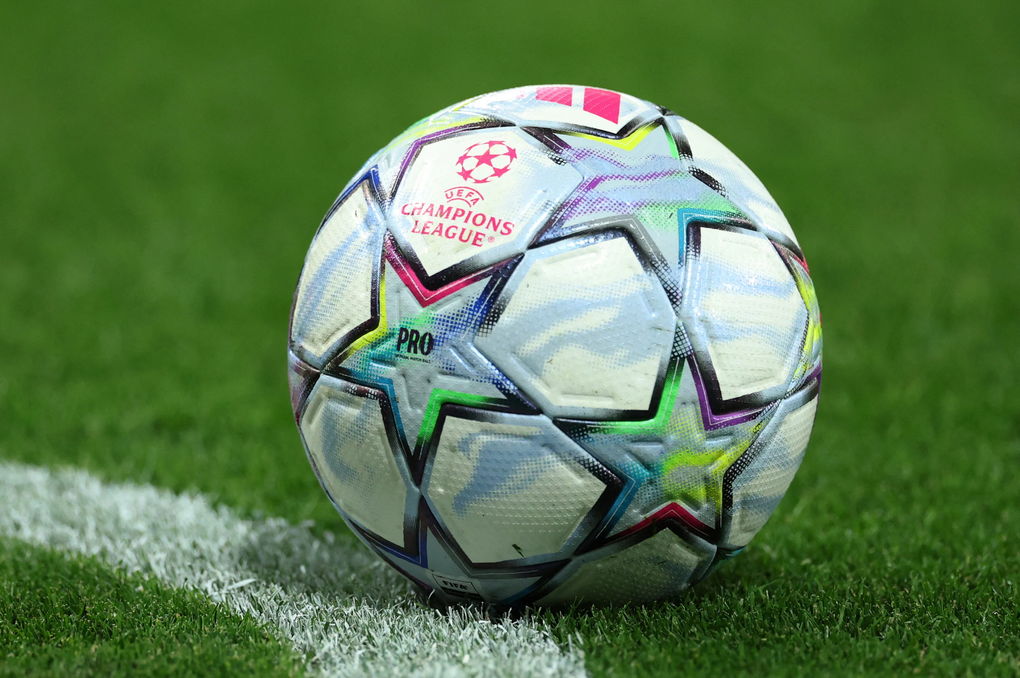 دوري أبطال أوروبا: قمتان من العيار الثقيل لحامل اللقب ووصيفه