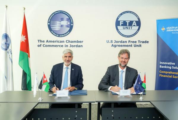 البنك الأردني الكويتي يوقع اتفاقية شراكة استراتيجية مع غرفة التجارة الأمريكية في الأردن