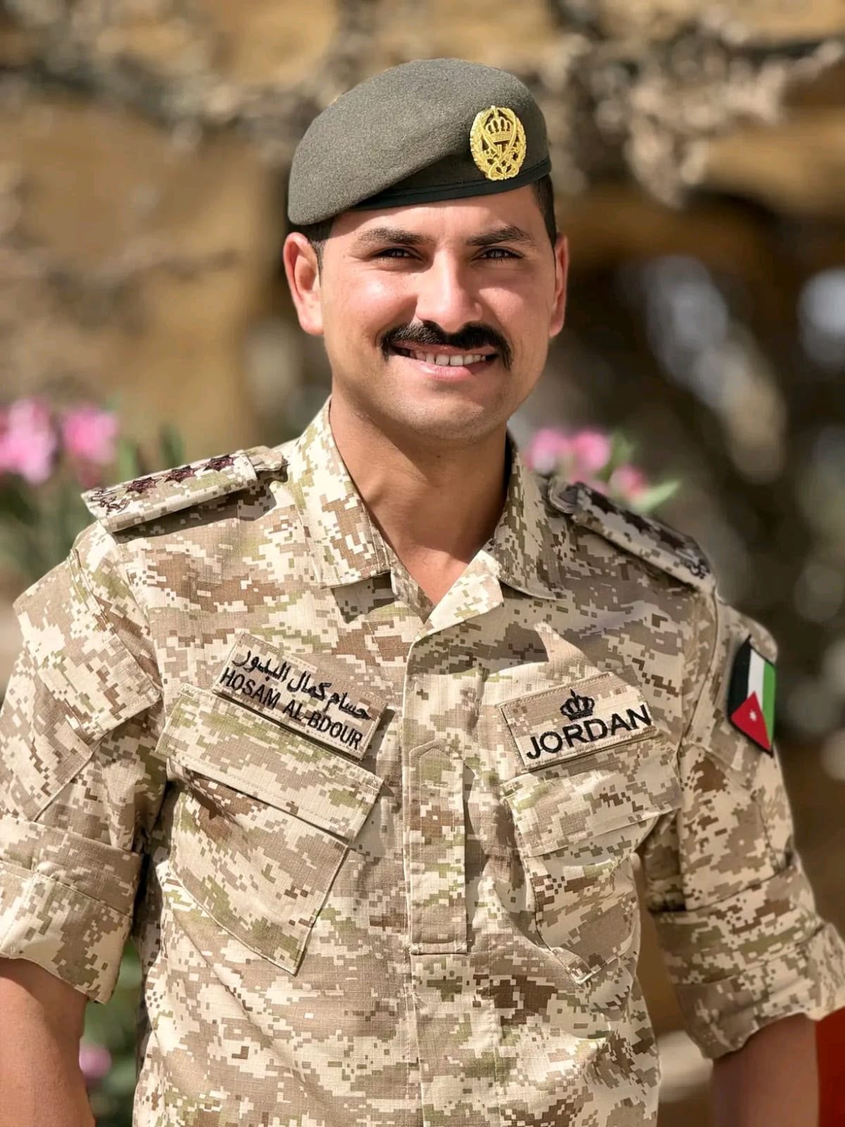 الدكتور محمد أبو عمارة يهنئ النقيب المهندس حسام كمال البدور بمناسبة الترفيع