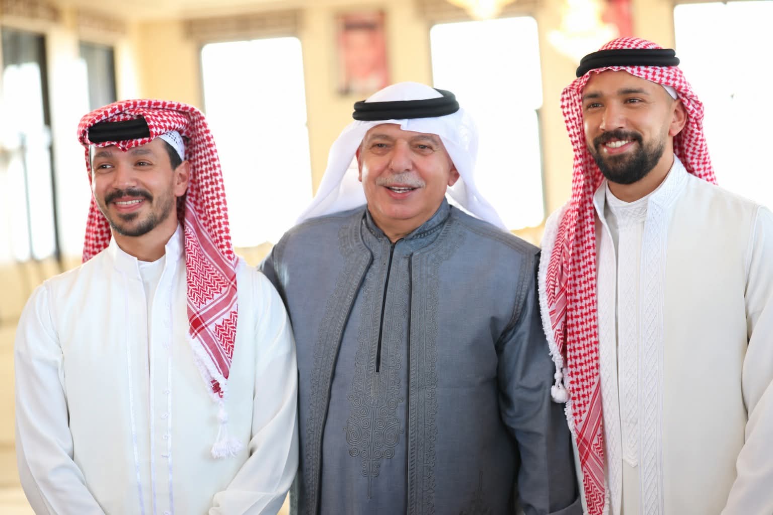 الدكتور شاكر علوان العبادي يشكر مهنئيه بزفاف نجليه زيد وعبدالله